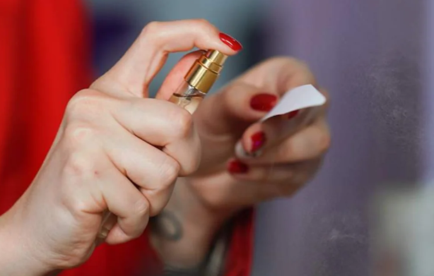 Rusiyalı mütəxəssisdən ciddi xəbərdarlıq: "Saxta ətirlərdən uzaq durun"