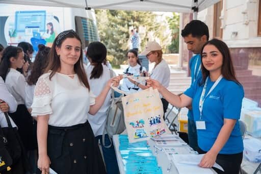 Beynəlxalq Qızlar Gününə həsr olunmuş maarifləndirmə kampaniyası başa çatıb