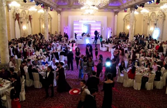 Toyda DAVA: Ər arvadına xəsarət yetirdi