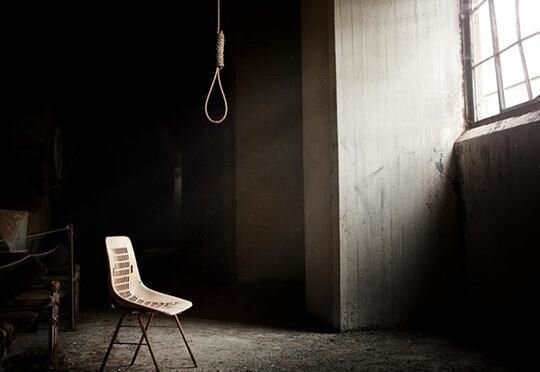 Azərbaycanda dövlət qurumunun əməkdaşı iş otağında intihar etdi