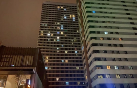 25 yaşlı qız 30-cu mərtəbədən yıxılaraq öldü - Bacısı və rəfiqəsi saxlanıldı - FOTO