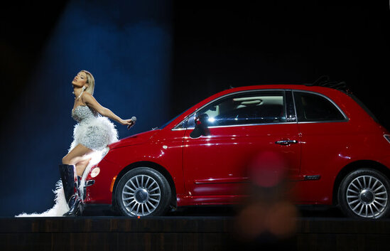 Röyadan gözlənilməz şou: Səmadan səhnəyə!