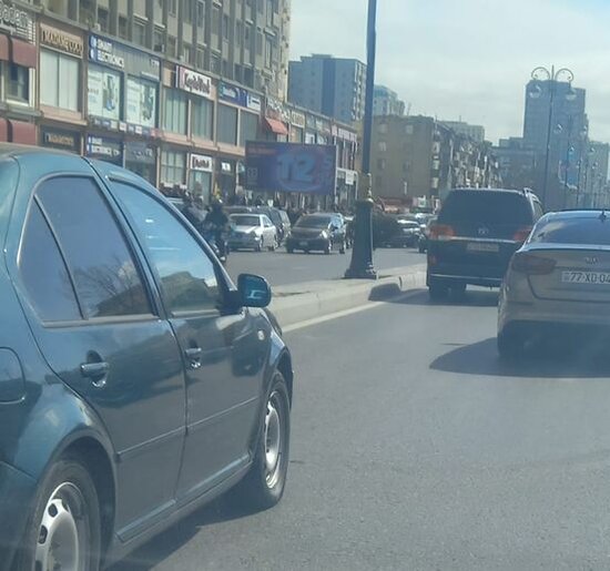 Oktay Əsədova məxsüs avtomaşınlar şəhərdə "AT OYNADIR"