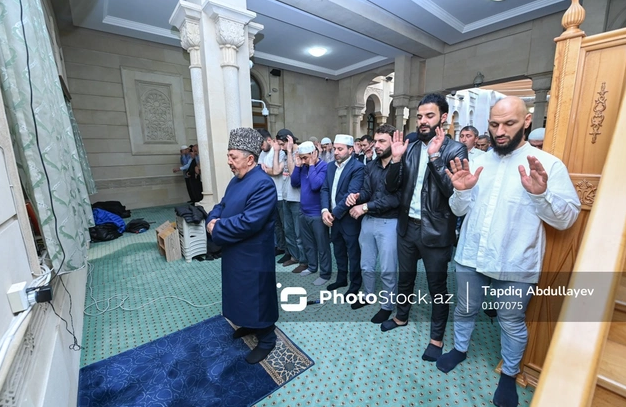 Bakıda bayram namazı qılınıb