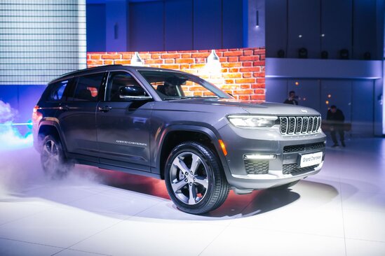 Yeni Jeep Grand Cherokee - azad ruhlu yolsuzluq avtomobili