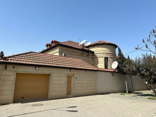 Deputat Hacıbala Abutalıbovun villalarının şəkillərini paylaşdı