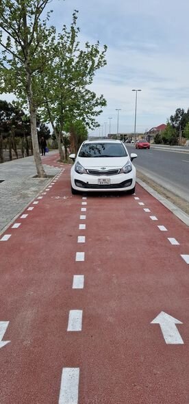 Bakıda "kreativ" velosiped yolu: Böyrək daşının düşməsinə faydalıdır - FOTO/VİDEO