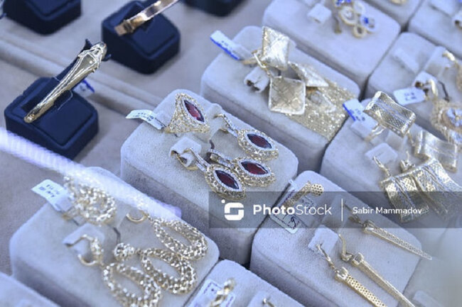 Azərbaycanın brilyant bazarı: Saxta olub-olmamasını necə bilmək olar? - VİDEO