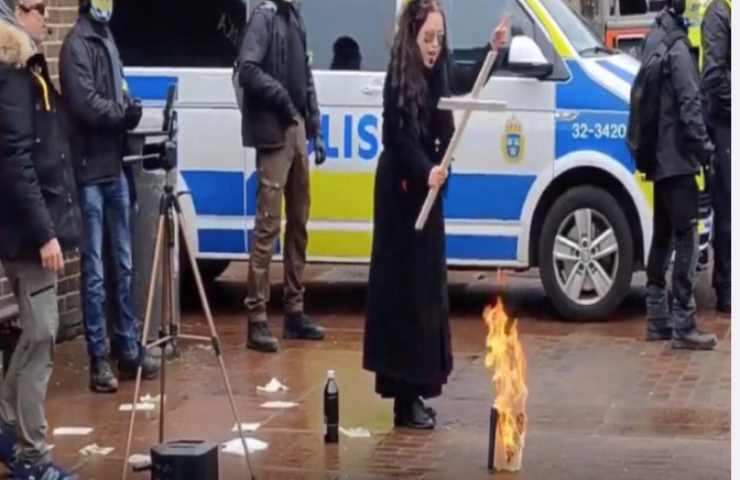 Yenə Quran yandırıldı