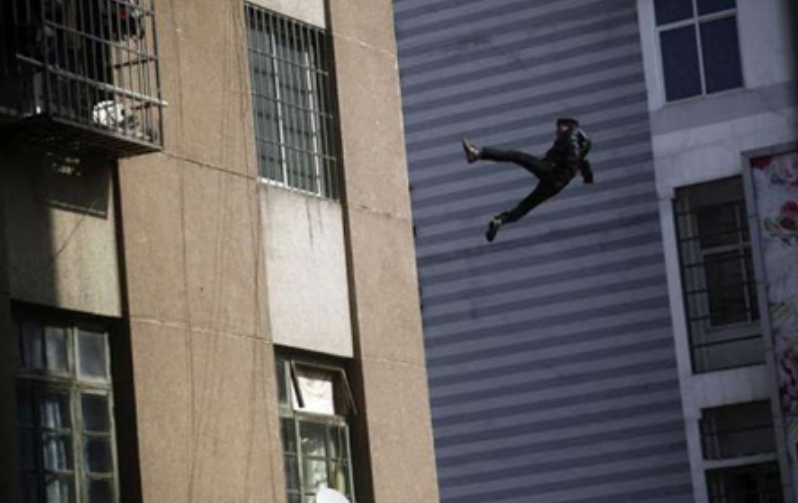 Özünü binadan atmaq "dəbi": Çoxmərtəbəli binaların təhlükəsizliyi necə qurulub? - Açıqlama