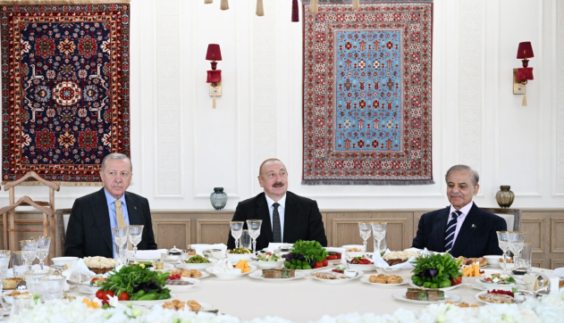 Azərbaycan, Türkiyə və Pakistan liderləri birgə nahar ediblər