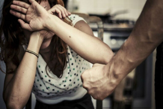 Toydan 9 gün sonra hamilə arvadını öldürüb özünü çaya atdı