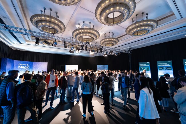 Dünyanın ən yaxşı kameralı telefonu! Bu tarixdən ölkəmizdə SATIŞA ÇIXACAQ! - FOTOLAR