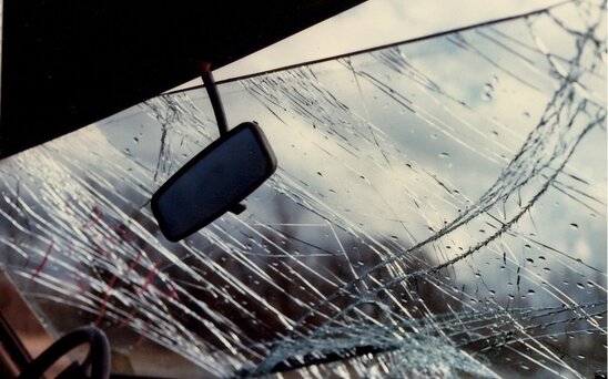 Şəmkirdə yol qəzası olub, xəsarət alanlar var