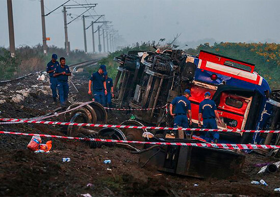 2 qatar toqquşdu: ölən və yaralananlar var - VİDEO
