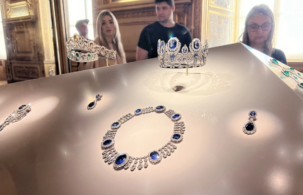 Luvrdan oğurlanmış qiymətli əşyaların kimə satılmaq istənildiyi açıqlandı