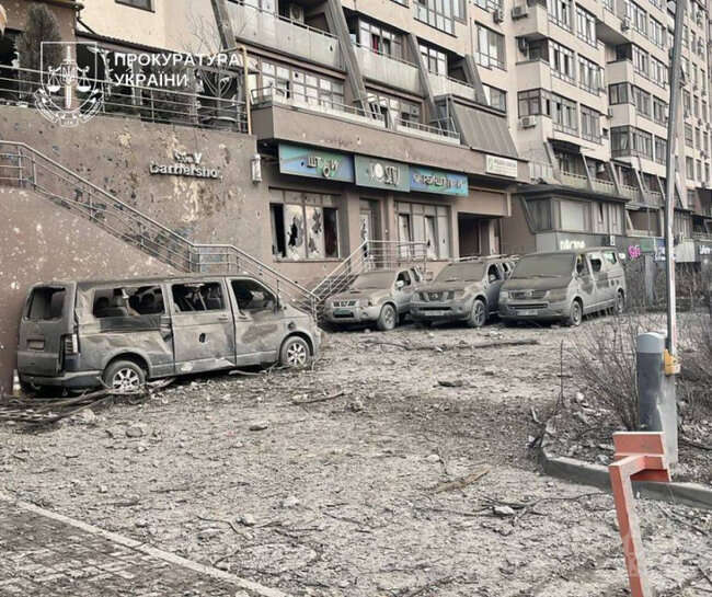 Kiyevə atılan "İskəndər"in qəlpələri səfirliyimizin binasına düşüb - Fotolar-Yenilənib