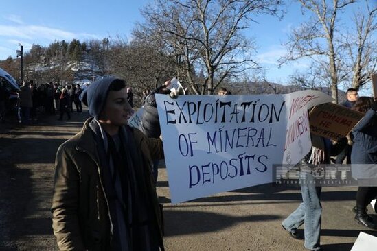 Azərbaycanlı etirazçıların qarşısına çıxan sülhməramlıların polkovniki sərxoş imiş - YENİLƏNİB + VİDEO