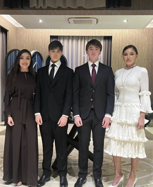 Prezident ailə üzvləri ilə Antalyada - Fotolar