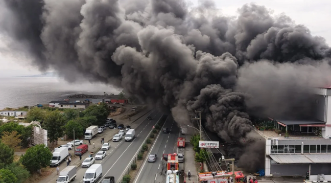 Türkiyədə ticarət mərkəzində güclü yanğın başlayıb