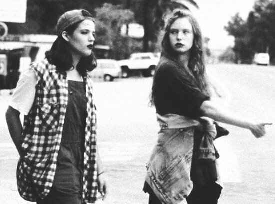 Çox sevdiyi anasını niyə öldürdü? - 111 il həbs cəzası alan yeniyetmənin CİNAYƏT DOSYESİ