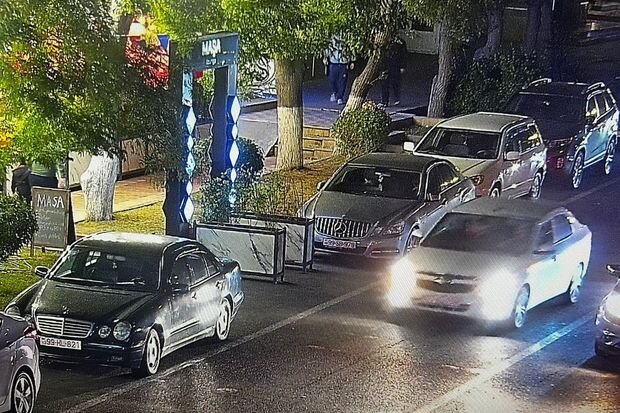 Bakıda yolun hərəkət hissəsini zəbt edən restoran sahibi barədə tədbir görüldü - FOTO