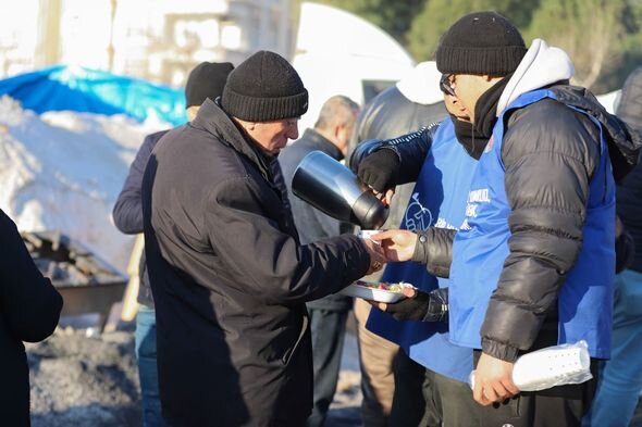 Azərbaycan könüllülərinin zəlzələ bölgəsindəki növbəti günü - FOTO