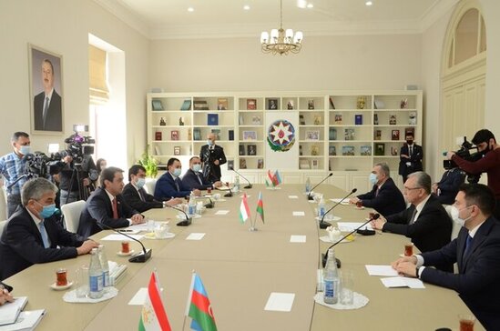 Tacikistanlı qonaqlar Bakı Şəhər İcra Hakimiyyətində qəbul edilib