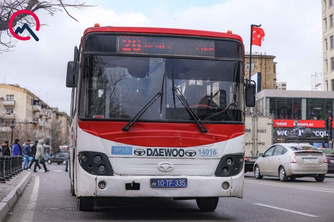 Bakıda avtobuslara Türkiyə bayraqları vuruldu - FOTOLAR