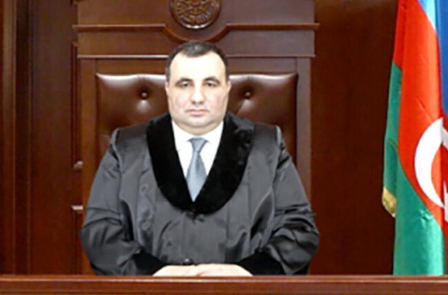 Tağı Əhmədovun oğlu şokolad oğrusunu cəzalandırdı