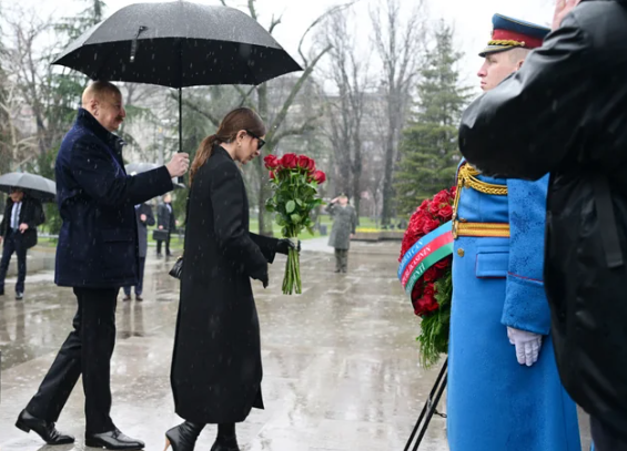 Prezident İlham Əliyev Belqradda ümummilli lider Heydər Əliyevin və serb yazıçısı Milorad Paviçin abidələrini ziyarət edib
