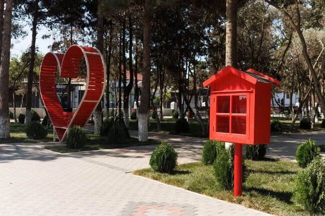 Suraxanı rayonunda 14 İyul küçəsi və parkda abadlıq işləri aparılıb