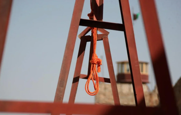 İranda iki nəfər edam olunub