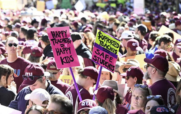 Bu ölkədə 50 minədək müəllim tətil edib