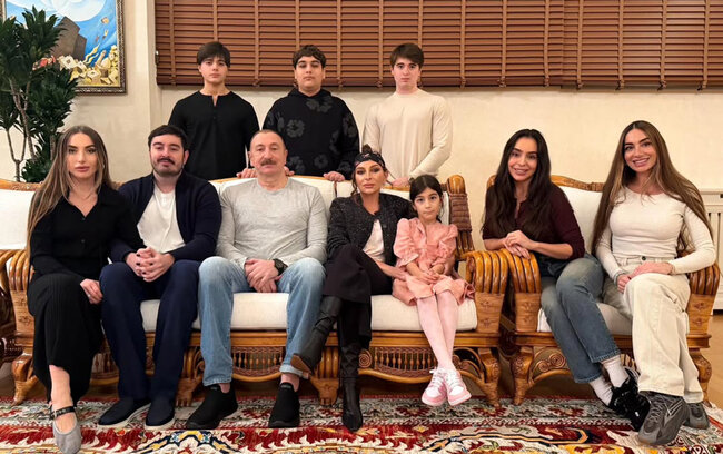 Prezidentin ad günündən ailə - Fotosu