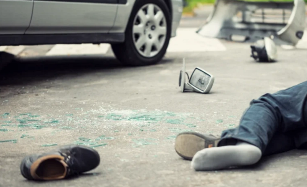 Biləsuvarda sürücü 15 yaşlı qohumunu avtomobillə vurdu