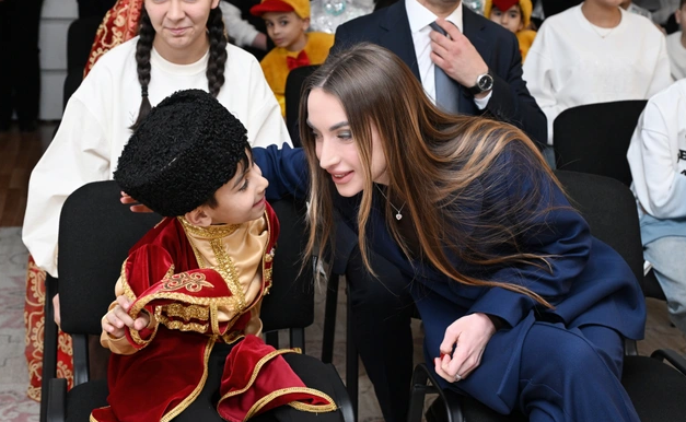 Leyla Əliyeva və Alyona Əliyeva Gəncədə uşaq evində olublar
