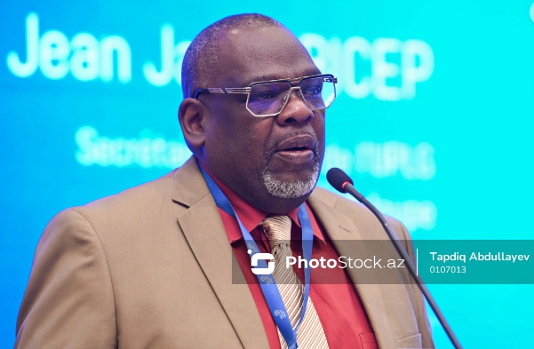 Jan Jakob Bisep:"Qvadeluplular illərdir, ana dillərində təhsil ala bilmirlər"