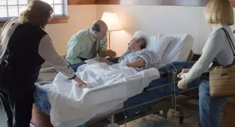 Ölməzdən əvvəl insanların gözünə nələr görünür? - Bir həkimin karyerasını dəyişdirən an