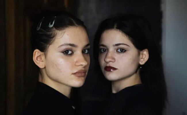 19 il sonra TikTok-da əkiz bacısını tapdı