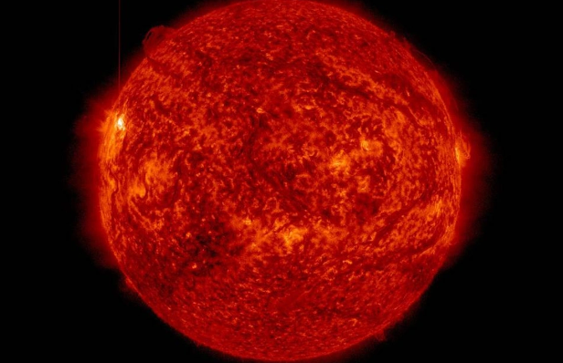 Günəşdə 17 dəqiqə partlayış olub