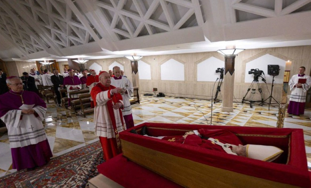 Roma Papası ilə vida mərasimində yerə Azərbaycan xalçası döşənmişdi? - ŞƏRH