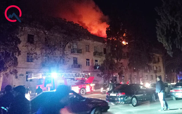 Gəncədə yaşayış binası yanır - Video