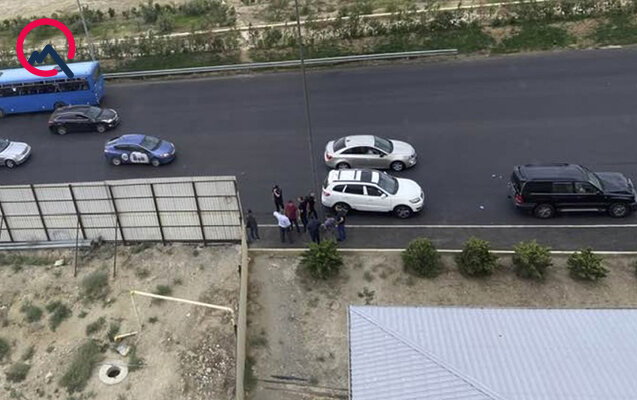 Jurnalistlər binasının qarşısında ağır qəza, süpürgəçi öldü