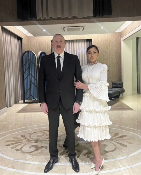 Prezident ailə üzvləri ilə Antalyada - Fotolar