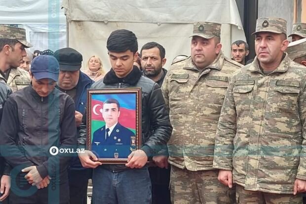Laçında avtomobil qəzasında həlak olan hərbçimiz Gəncədə dəfn olundu - YENİLƏNİB + FOTO