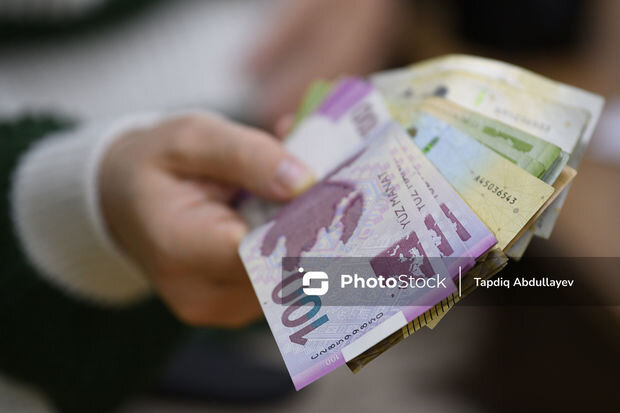 Azərbaycanda ən çox maaş kimlərə təklif olunur?