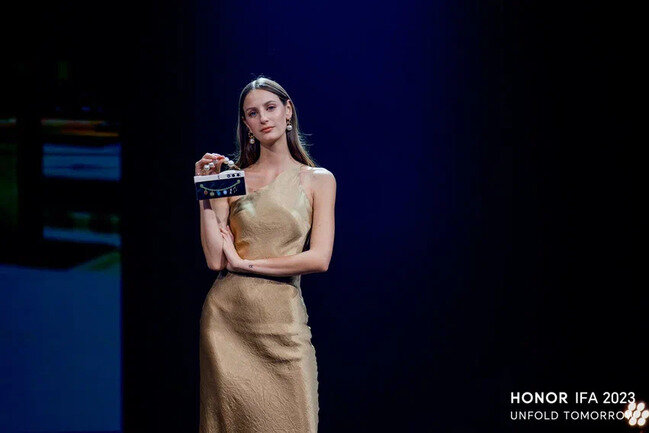 Çanta kimi daşına bilən TELEFON-FOTOLAR