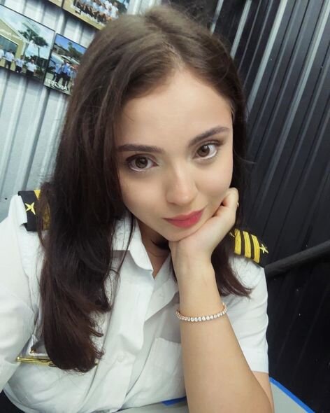Azərbaycanlı qız ABŞ-də pilot oldu - FOTO