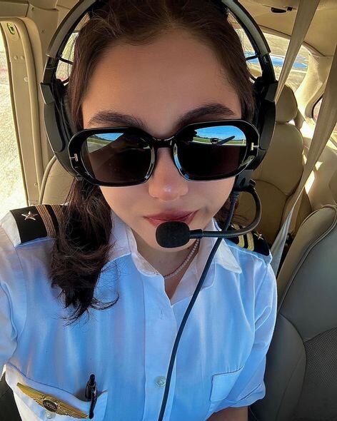 Azərbaycanlı qız ABŞ-də pilot oldu - FOTO